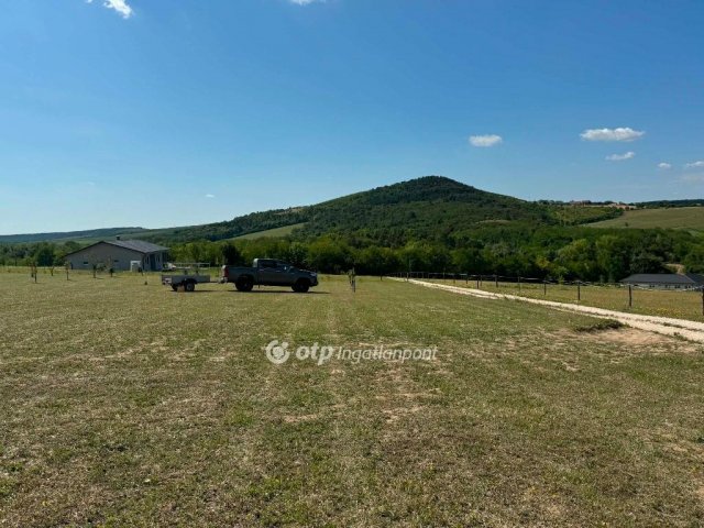 Eladó telek, Szomoron 45 M Ft / költözzbe.hu