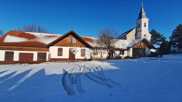 Eladó családi ház, Papkeszin 124.9 M Ft, 7 szobás