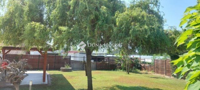 Eladó családi ház, Dunakeszin 155 M Ft, 3 szobás