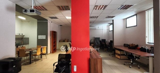 Eladó üzlethelyiség, Dunaújvárosban 40 M Ft