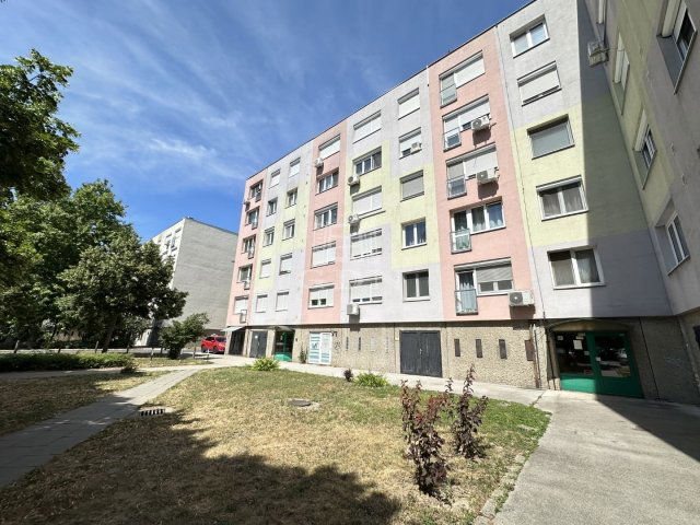 Eladó panellakás, Székesfehérvárott 58.5 M Ft, 2+2 szobás