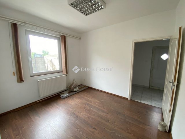 Eladó ipari ingatlan, Kistarcsán 275 M Ft / költözzbe.hu