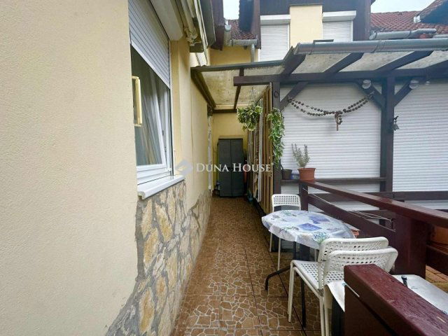 Eladó téglalakás, Hévízen 24 M Ft, 1 szobás