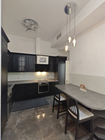 Eladó téglalakás, Budapesten, V. kerületben, Belgrád rakparton