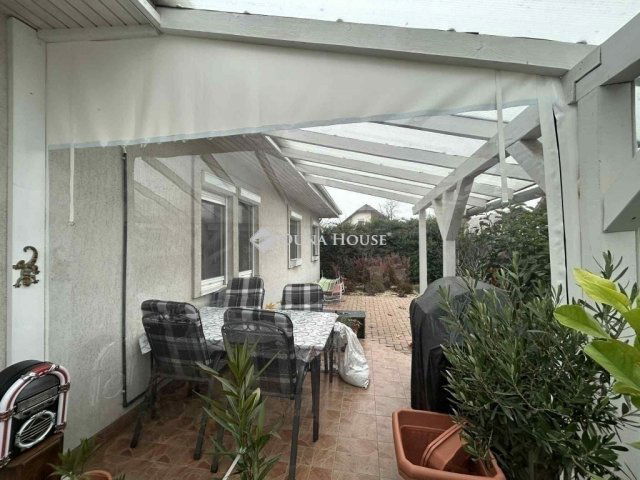 Eladó családi ház, Vecsésen 144.9 M Ft, 4 szobás