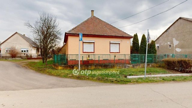 Eladó családi ház, Taktaszadán 10 M Ft, 2 szobás