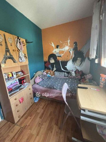 Eladó panellakás, Ajkán 22.5 M Ft, 1+1 szobás