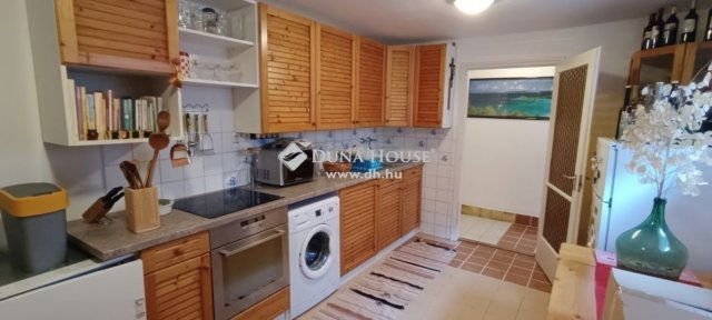 Eladó családi ház, Szentendrén 339 M Ft, 10 szobás