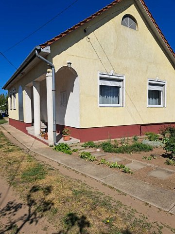 Eladó családi ház, Nyíregyházán 61.5 M Ft, 3 szobás