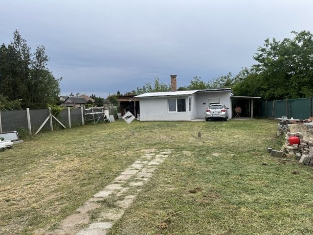 Eladó családi ház, Pilisen 19.5 M Ft, 2 szobás