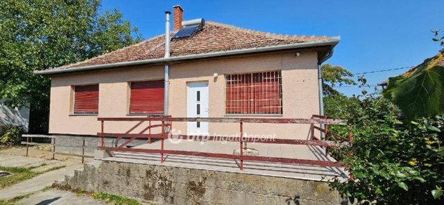 Eladó családi ház, Kompolton 29.9 M Ft, 4 szobás