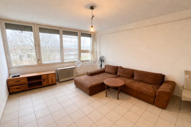 Eladó panellakás, Gödöllőn 61.5 M Ft, 2 szobás