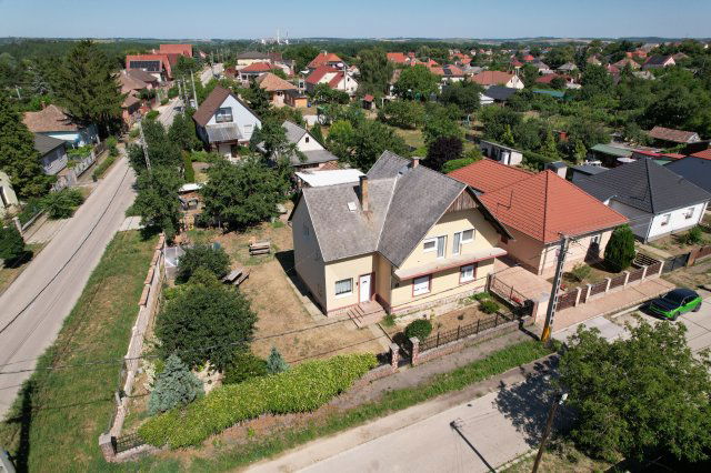 Eladó családi ház, Oroszlányban 86.9 M Ft, 5 szobás