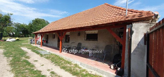Eladó családi ház, Devecseren 16.9 M Ft, 2 szobás