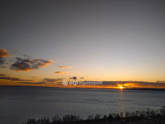 Eladó téglalakás, Balatonakarattyán 133 M Ft, 4 szobás