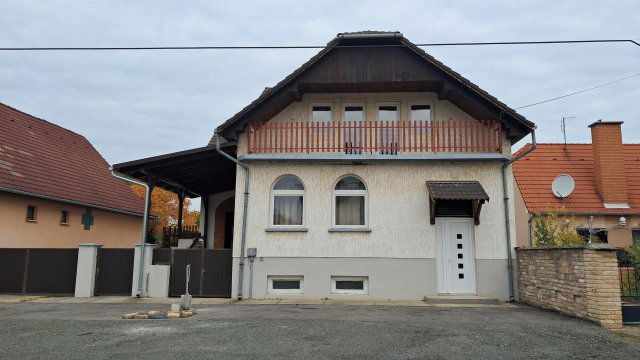 Eladó üzlethelyiség, Baján 529 M Ft, 5+3 szobás