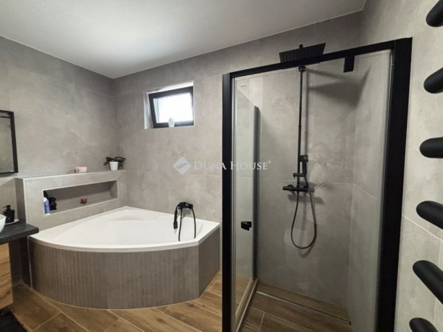 Eladó családi ház, Kecskeméten 134.99 M Ft, 4 szobás