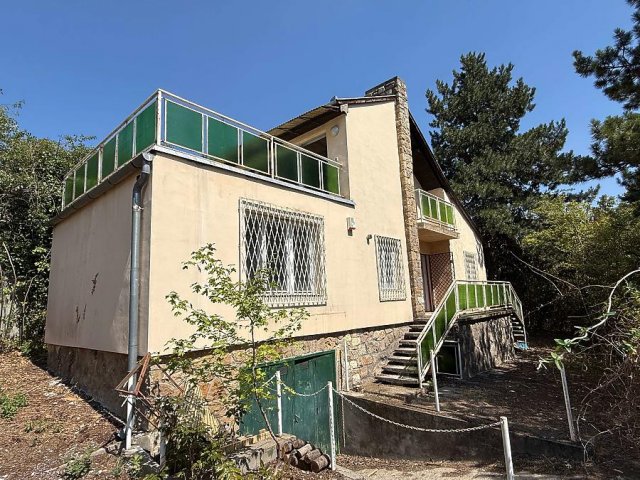 Eladó családi ház, Szentendrén 89.9 M Ft, 3 szobás
