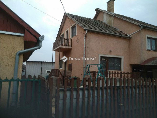 Eladó családi ház, Hevesen 33.65 M Ft, 7 szobás