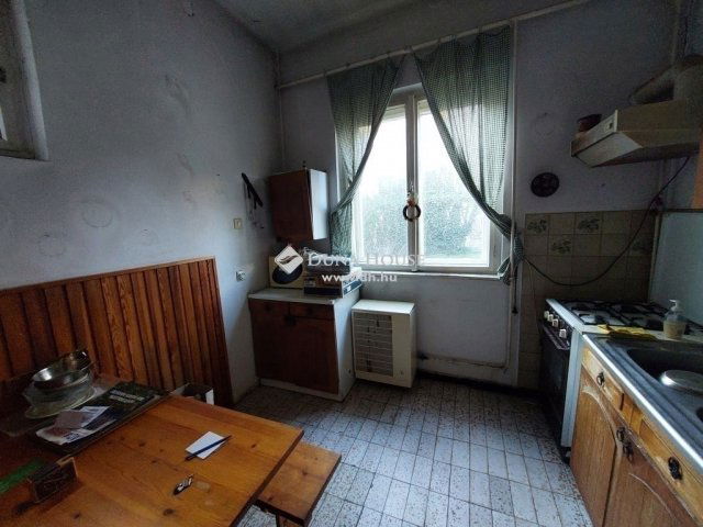 Eladó családi ház, Vácon 79 M Ft, 1 szobás