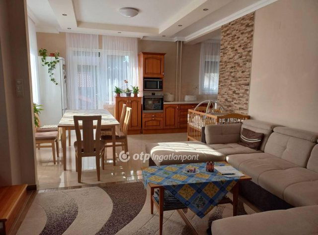 Eladó családi ház, Hajdúböszörményen 115 M Ft, 4+1 szobás