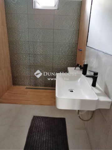 Eladó ikerház, Pécelen 349 M Ft, 11 szobás