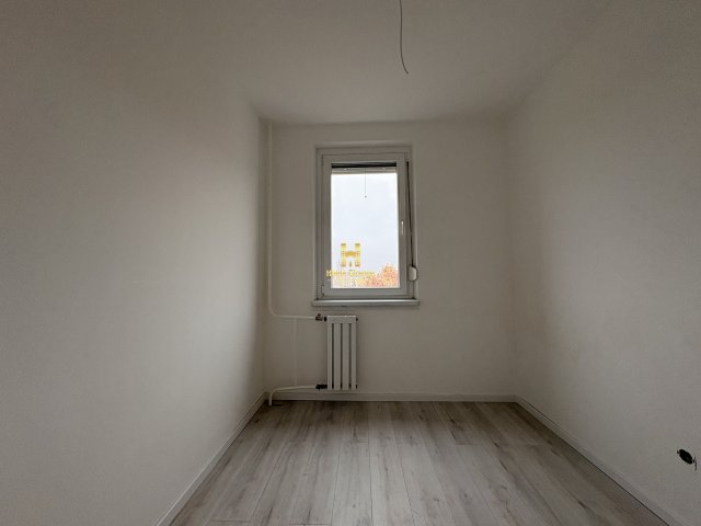 Eladó panellakás, III. kerületben, Juhász Gyula utcában