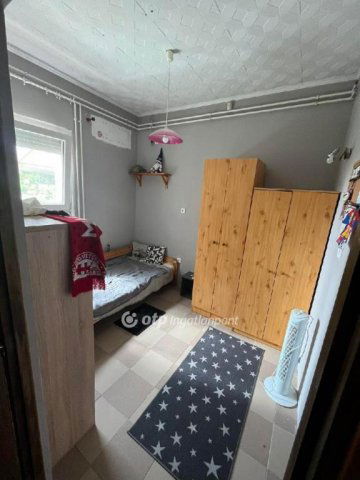 Eladó családi ház, Újszászon 43 M Ft, 5+2 szobás