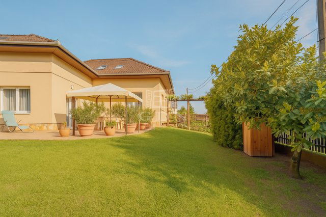 Eladó családi ház, Tahitótfalun 129 M Ft, 5 szobás