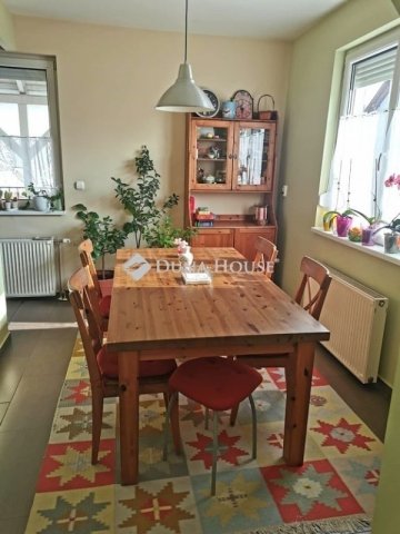 Eladó családi ház, Úrhidán 109 M Ft, 5 szobás