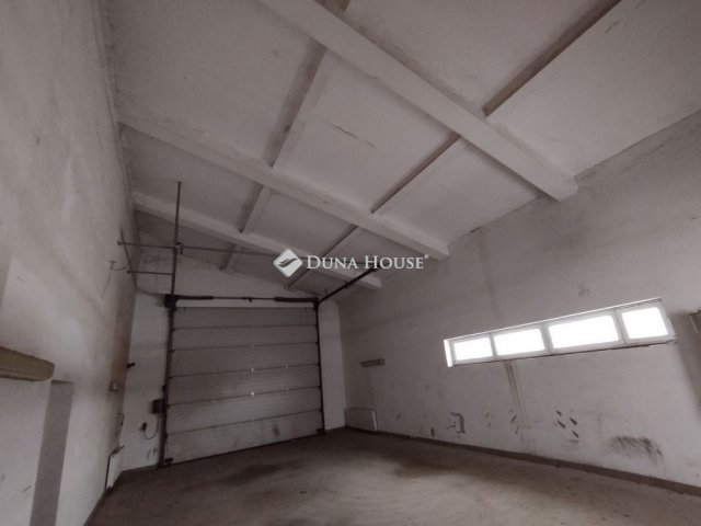 Eladó ipari ingatlan, Újszentivánon 53.5 M Ft