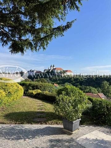 Eladó téglalakás, Veszprémben 154.6 M Ft, 2+2 szobás