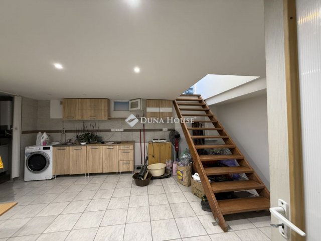 Eladó téglalakás, Budapesten, XX. kerületben 85 M Ft, 5 szobás