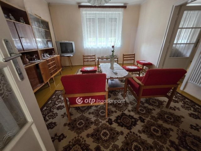 Eladó családi ház, Tiszaföldváron 16.5 M Ft, 3+1 szobás