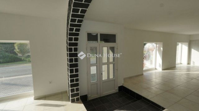 Eladó üzlethelyiség, Zalaszentivánon 130 M Ft, 2 szobás