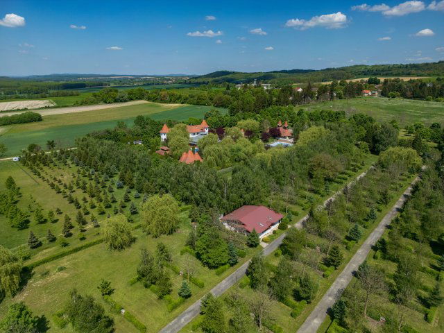 Eladó ipari ingatlan, Pusztaszentlászlón 620 M Ft