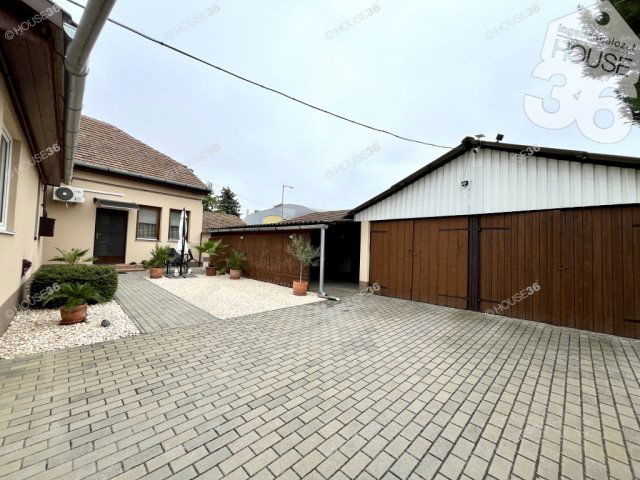 Eladó családi ház, Kiskunfélegyházán 69.9 M Ft, 5 szobás