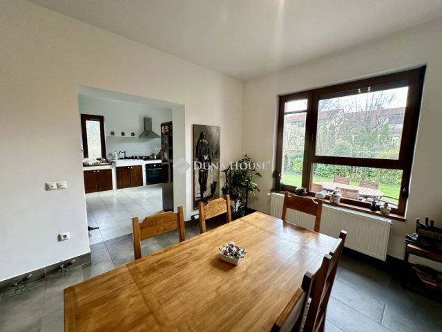 Eladó családi ház, Szentendrén 330 M Ft, 6 szobás