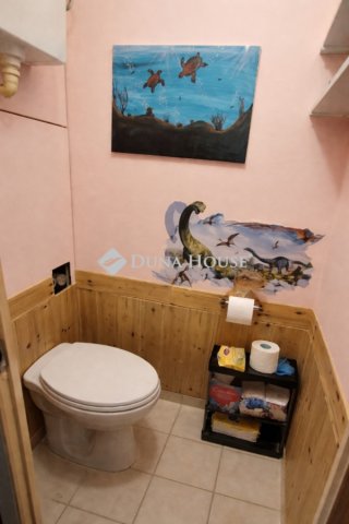 Eladó panellakás, Pécsett 47.5 M Ft, 3 szobás