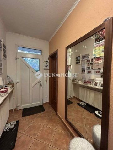 Eladó családi ház, Vecsésen 144.9 M Ft, 4 szobás