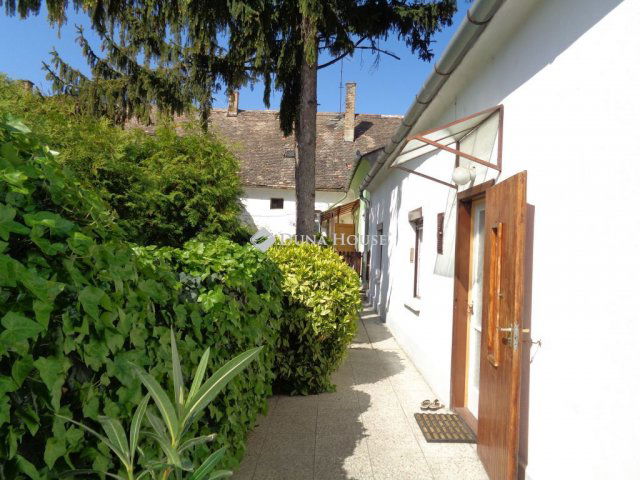 Eladó téglalakás, Keszthelyen 26.5 M Ft, 2 szobás
