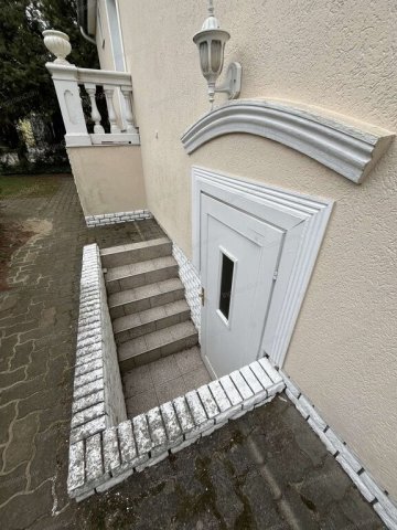 Kiadó családi ház, albérlet, Kecskeméten 300 E Ft / hó