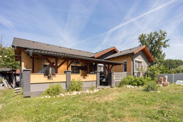 Eladó családi ház, Sződön 127.9 M Ft, 3 szobás