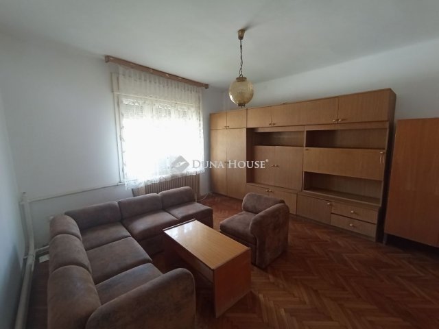 Eladó családi ház, Táton 59 M Ft, 2 szobás
