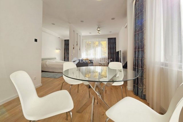 Eladó téglalakás, Budapesten, I. kerületben 129 M Ft, 1 szobás