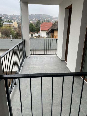 Eladó téglalakás, Pécsett 169.044 M Ft, 5 szobás