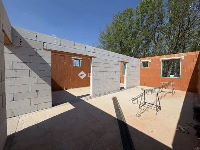 Eladó családi ház, Ócsán 89.9 M Ft, 4 szobás