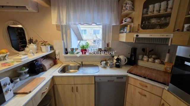 Eladó családi ház, Szombathelyen 96 M Ft, 6 szobás