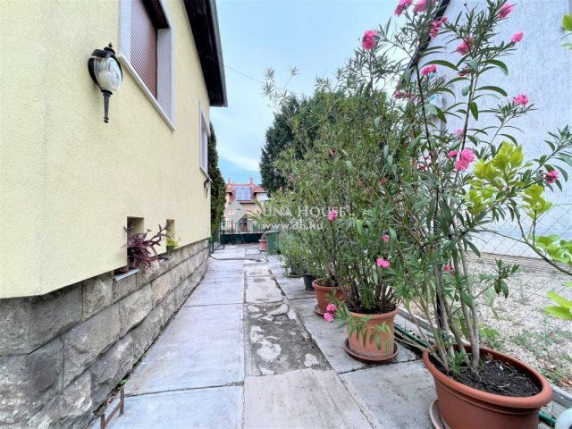 Eladó üzlethelyiség, Győrött 385 M Ft / költözzbe.hu