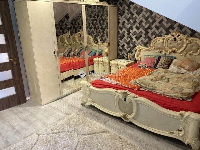 Eladó családi ház, Gödöllőn 165 M Ft, 8 szobás